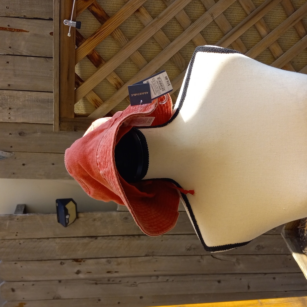 Universal Thread adjustable hat - Picture 2 of 4